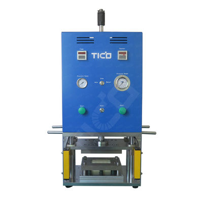 Semi-automatische machine voor het vormen van doosjes met aluminium gelamineerde folie