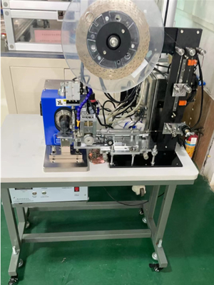 Ultrasone soldeermachine met cilindrische cellen met tab-voedmechanisme